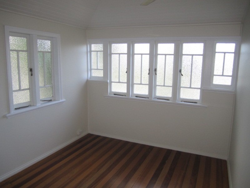 19 Rose Street, Westcourt QLD 4870