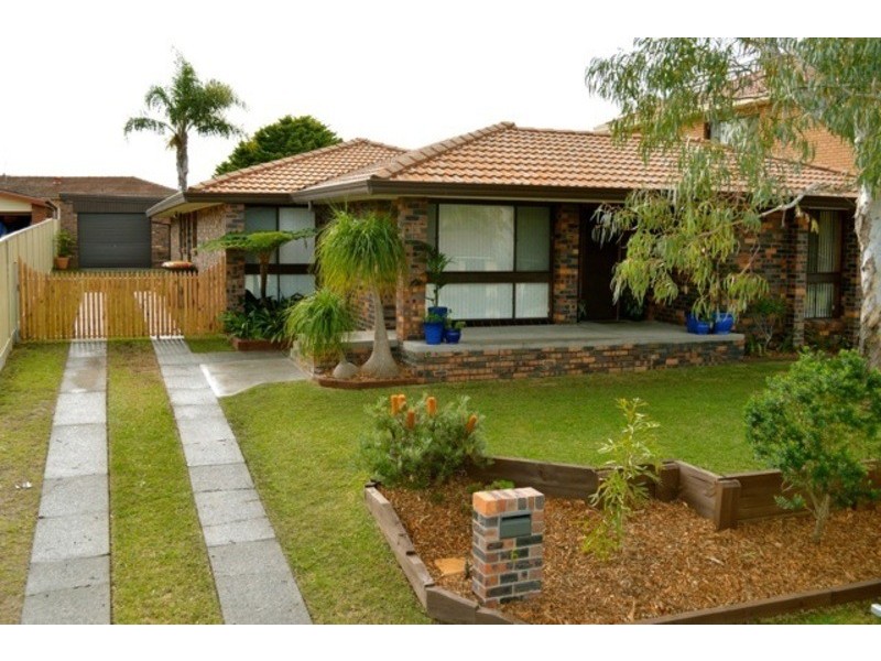 6 Flinders Close, Barrack Heights NSW 2528