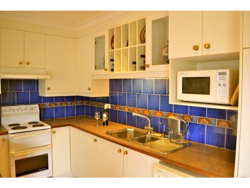 6 Flinders Close, Barrack Heights NSW 2528