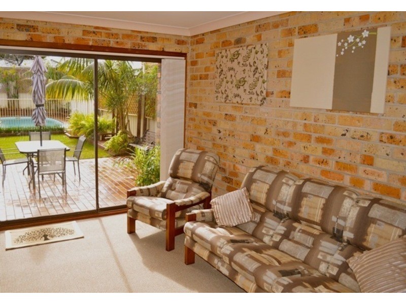 6 Flinders Close, Barrack Heights NSW 2528