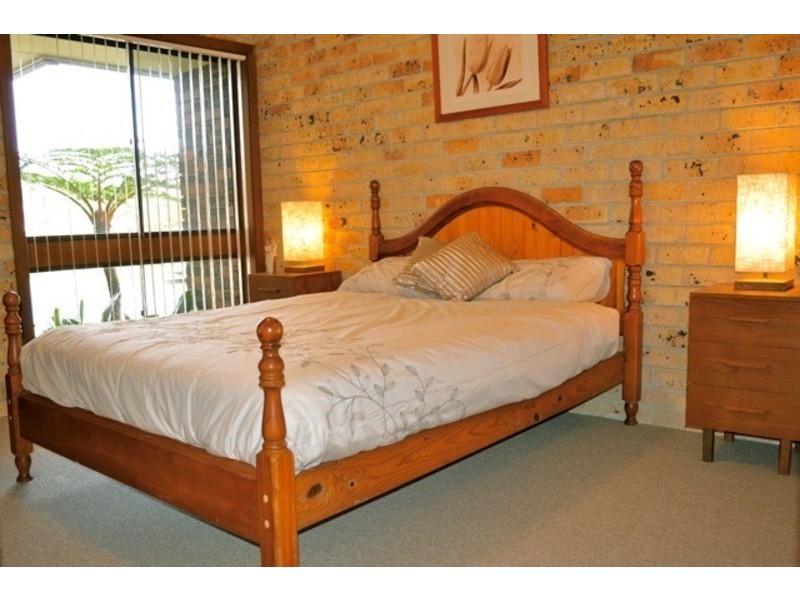 6 Flinders Close, Barrack Heights NSW 2528