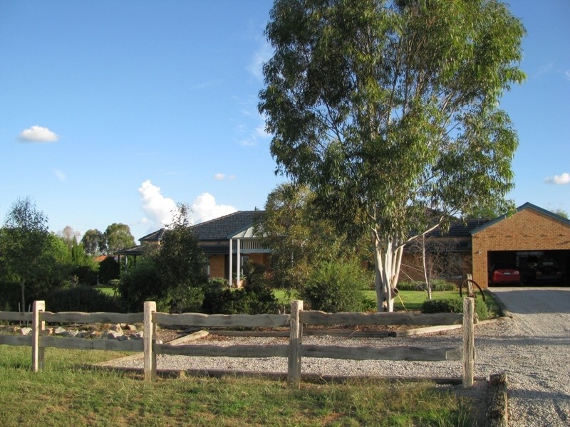 5 Evangelist Ave, Lake Albert NSW 2650