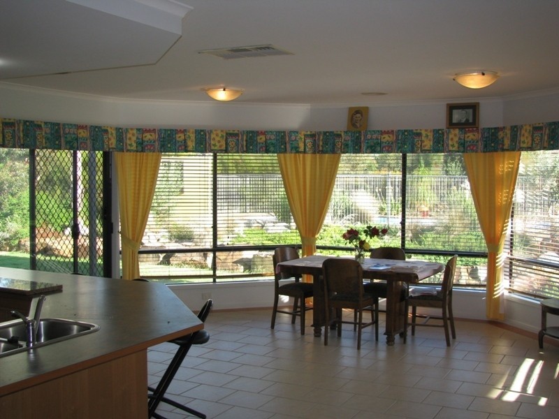 5 Evangelist Ave, Lake Albert NSW 2650