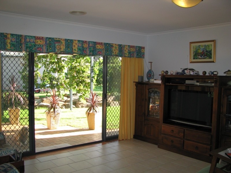 5 Evangelist Ave, Lake Albert NSW 2650