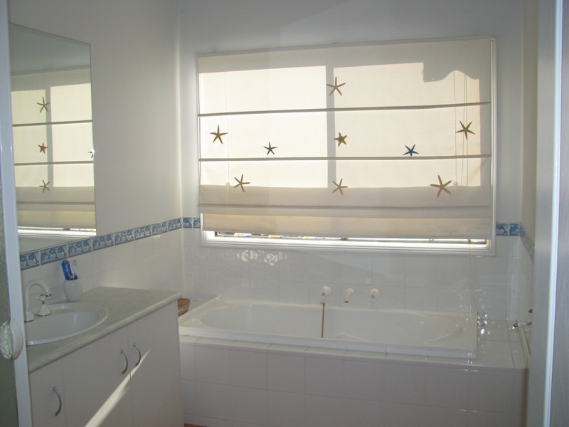 5 Evangelist Ave, Lake Albert NSW 2650