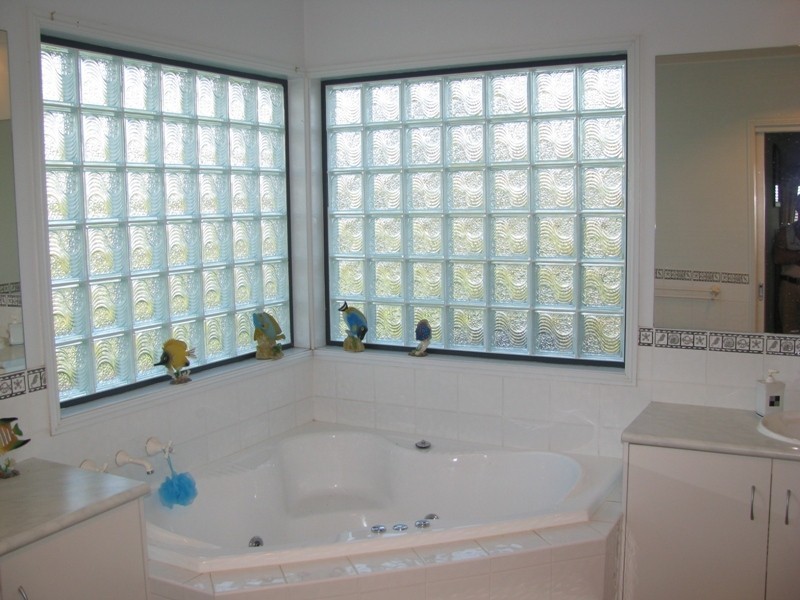 5 Evangelist Ave, Lake Albert NSW 2650