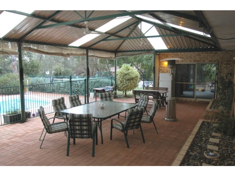 205 Patrick Place, Mundaring WA 6073