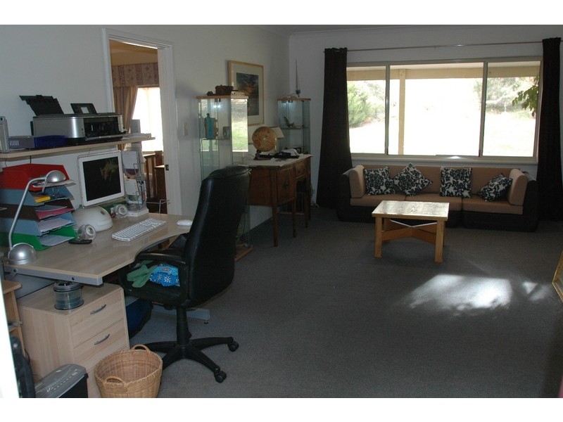 205 Patrick Place, Mundaring WA 6073