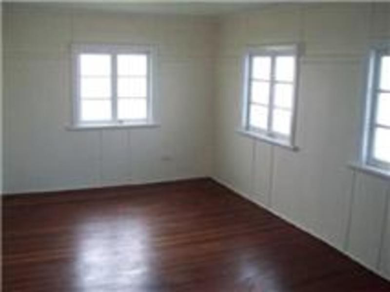 8 Premier Street, Maryborough QLD 4650