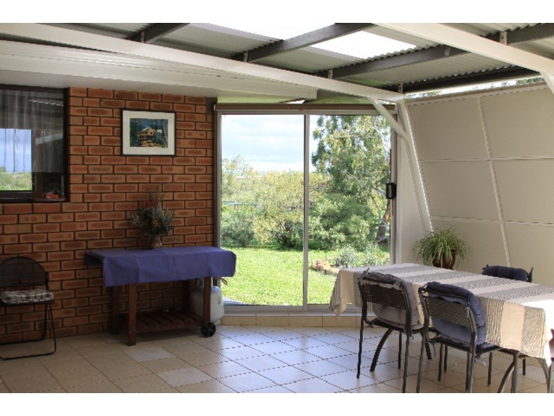 393 Isseka Road East, Bowes WA 6535