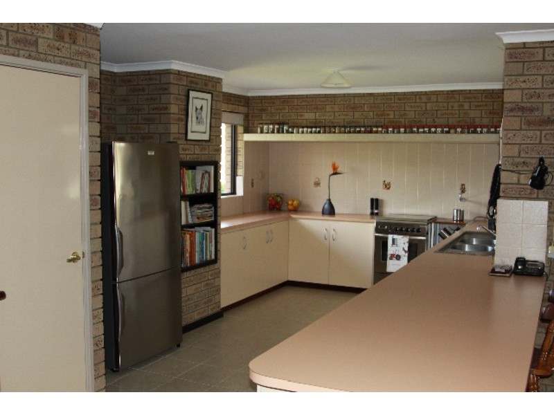 393 Isseka Road East, Bowes WA 6535