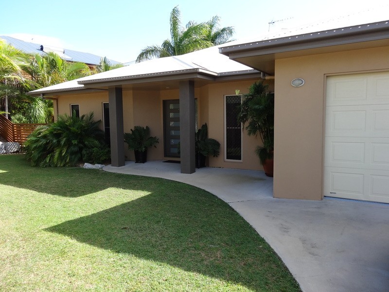 100 Emmadale Drive, New Auckland QLD 4680