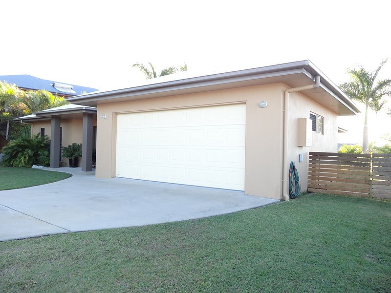 100 Emmadale Drive, New Auckland QLD 4680