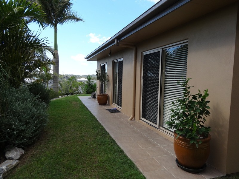 100 Emmadale Drive, New Auckland QLD 4680