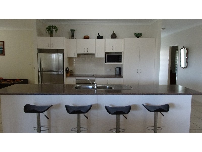 100 Emmadale Drive, New Auckland QLD 4680