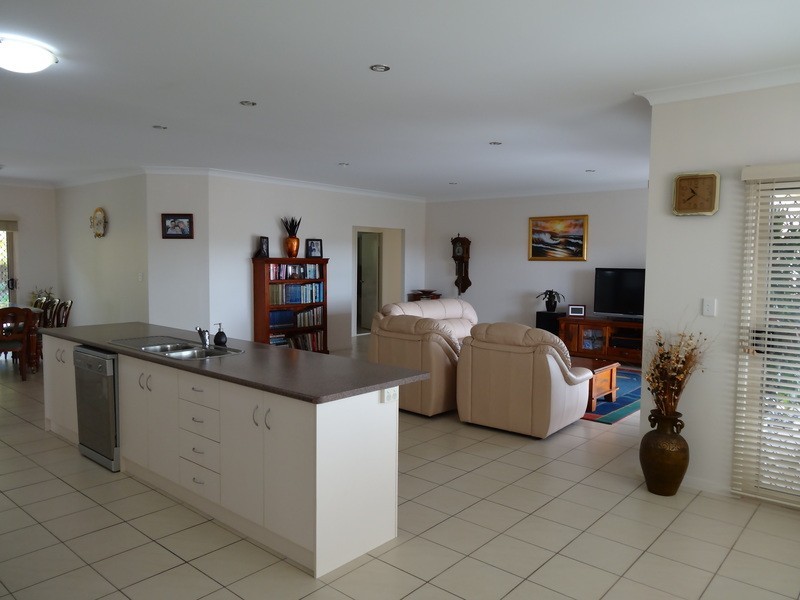 100 Emmadale Drive, New Auckland QLD 4680