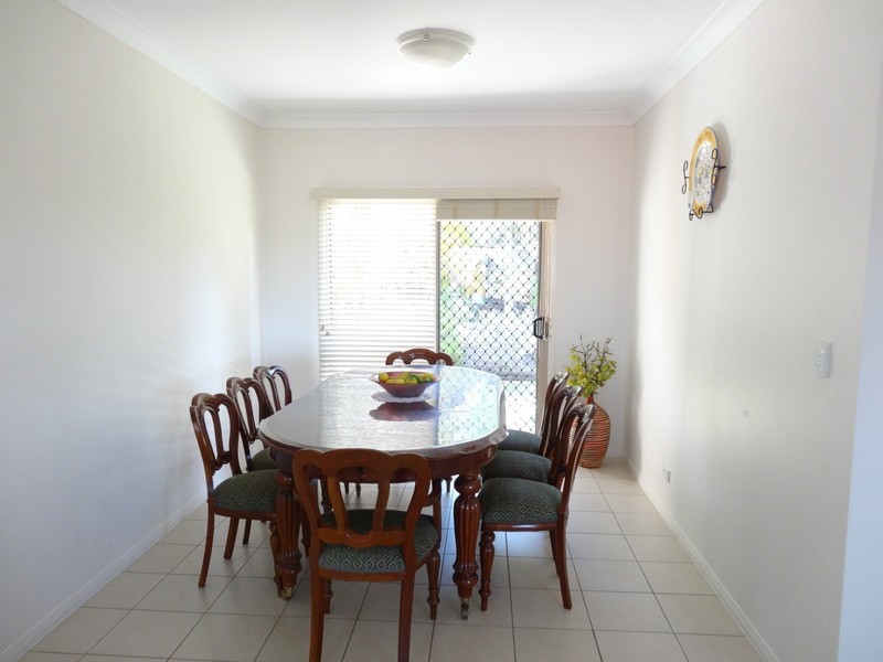 100 Emmadale Drive, New Auckland QLD 4680