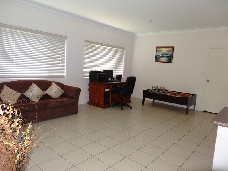 100 Emmadale Drive, New Auckland QLD 4680