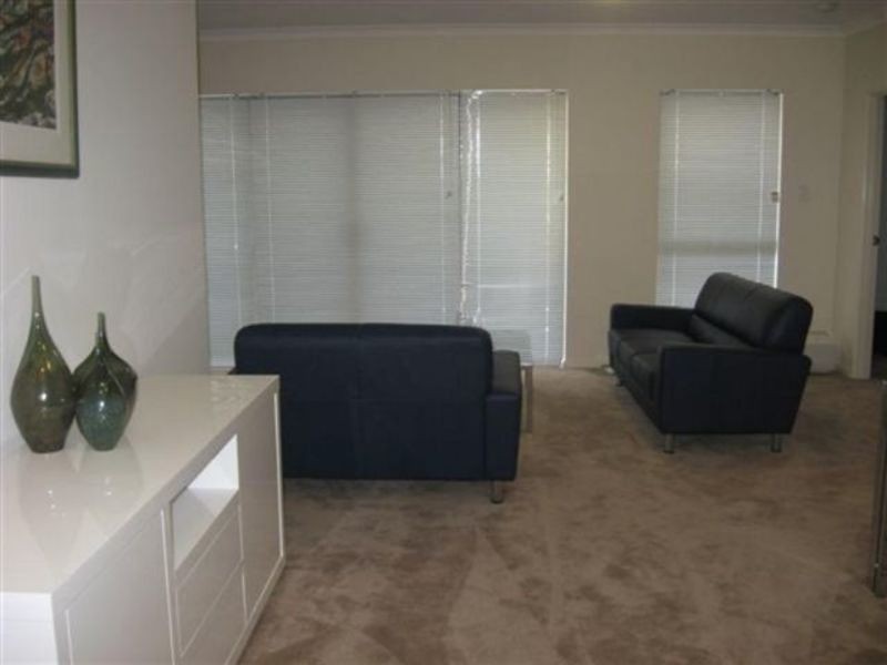 17/2 Stockton Bend, Cockburn Central WA 6164