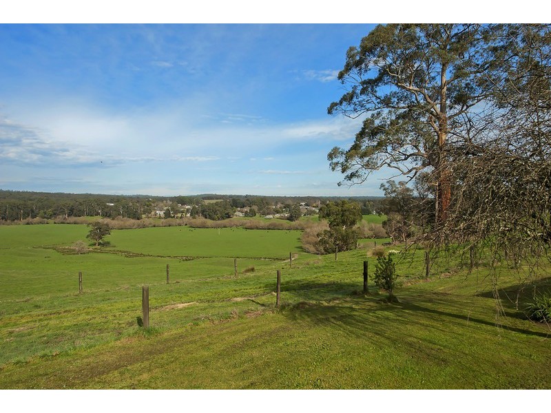 150 Yaugher, Forrest VIC 3236