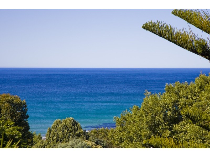 8 Riverside Drive, Wye River VIC 3221