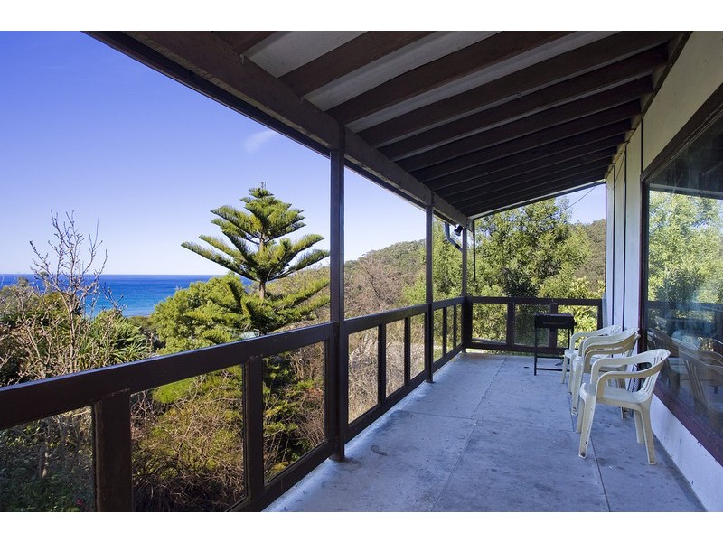 8 Riverside Drive, Wye River VIC 3221