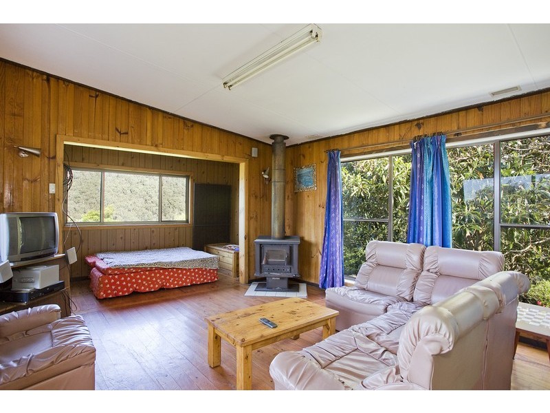 8 Riverside Drive, Wye River VIC 3221