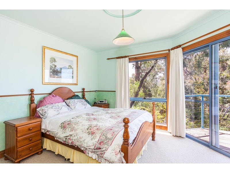 18 Hopetoun Terrace, Lorne VIC 3232