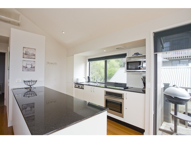 1/11 Staughton Avenue, Lorne VIC 3232