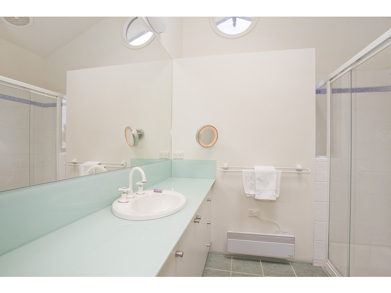 2/4 Fern Avenue, Lorne VIC 3232