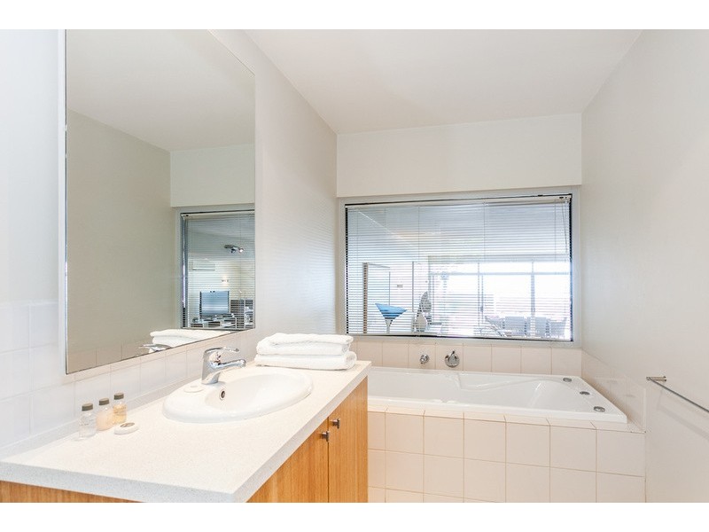 18/260 Mountjoy Parade, Lorne VIC 3232