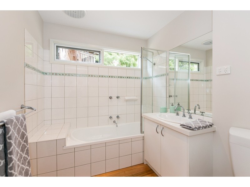 1/15 Toorak Terrace, Lorne VIC 3232