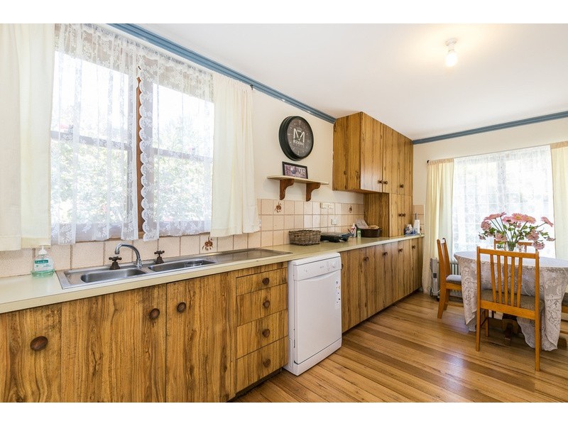 17 Gwynne Avenue, Lorne VIC 3232