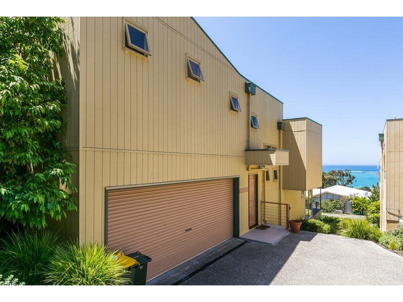 3/12 Staughton Avenue, Lorne VIC 3232