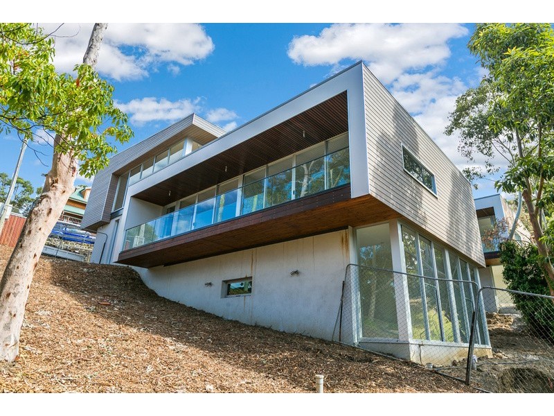 1/8 Hopetoun Terrace, Lorne VIC 3232