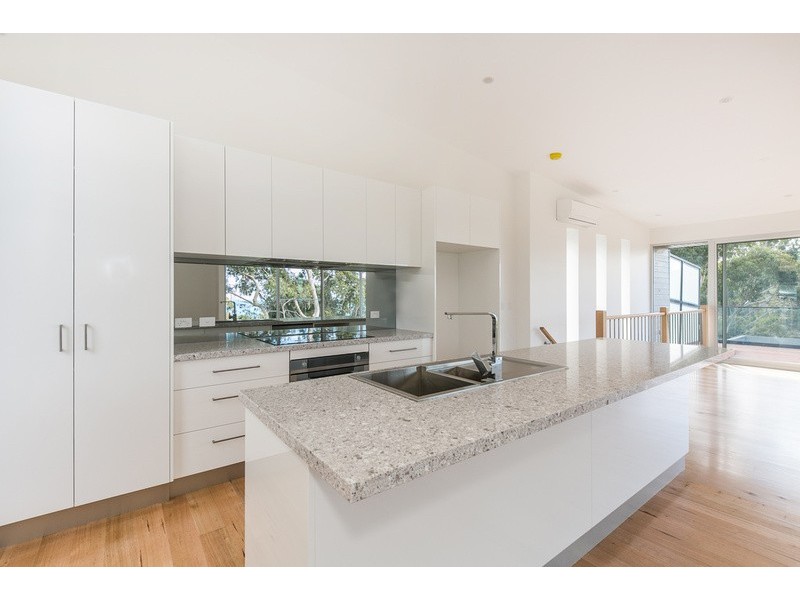 1/8 Hopetoun Terrace, Lorne VIC 3232