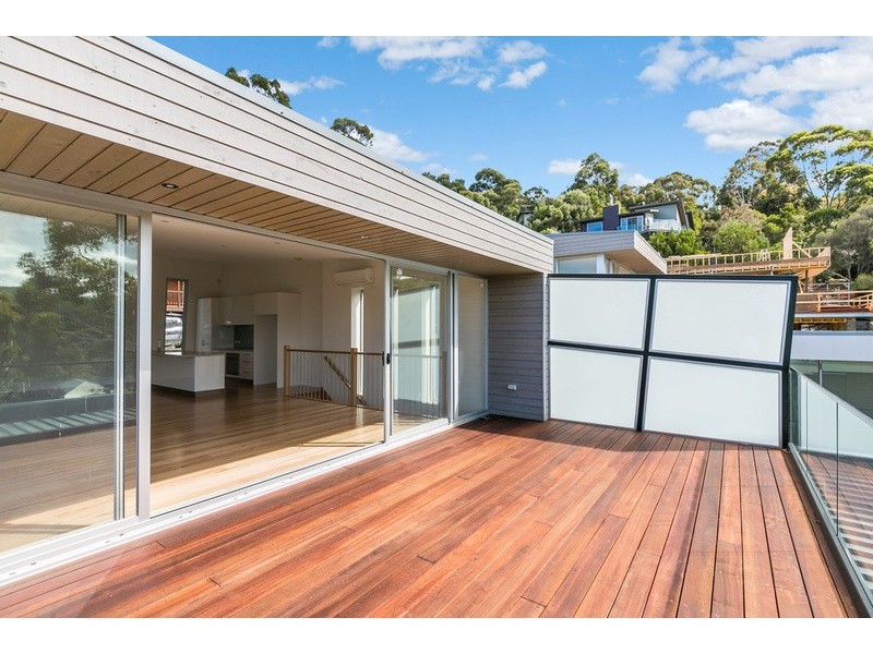 1/8 Hopetoun Terrace, Lorne VIC 3232