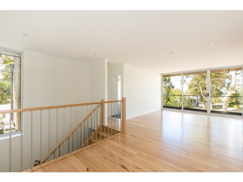 1/8 Hopetoun Terrace, Lorne VIC 3232