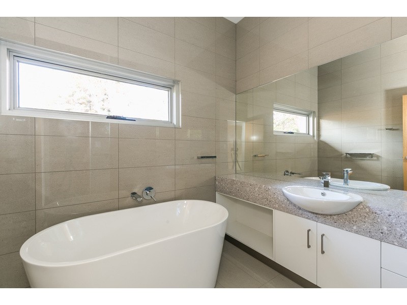 1/8 Hopetoun Terrace, Lorne VIC 3232