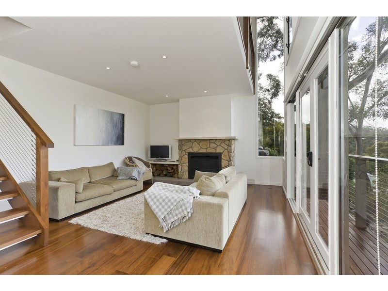 2/6 Austin Court, Lorne VIC 3232