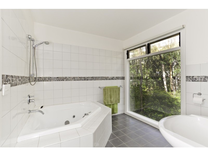 2/6 Austin Court, Lorne VIC 3232