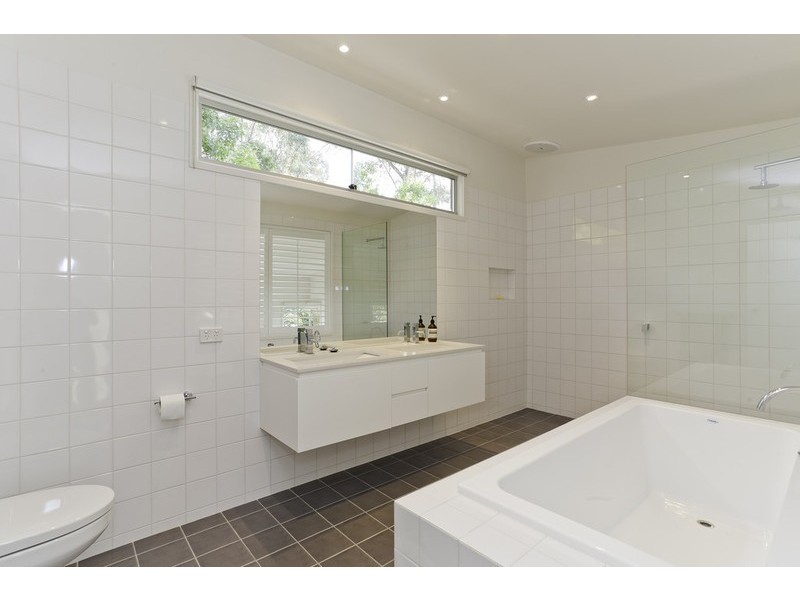 2/6 Austin Court, Lorne VIC 3232