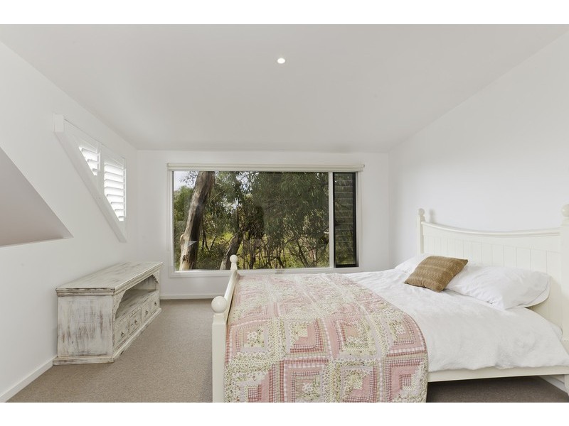 2/6 Austin Court, Lorne VIC 3232