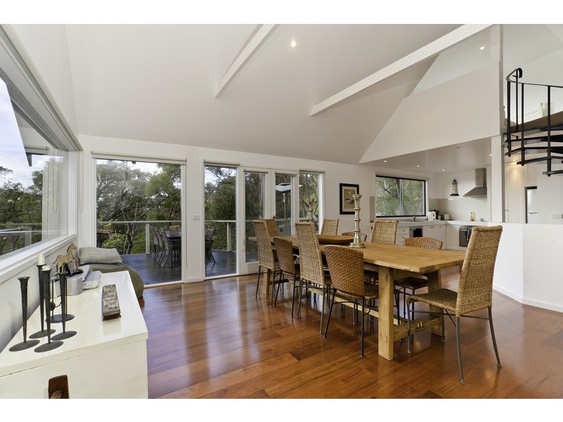 2/6 Austin Court, Lorne VIC 3232