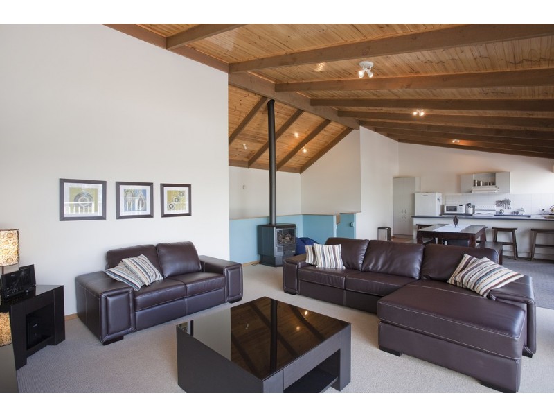 18 Normanby Terrace, Lorne VIC 3232