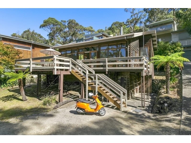 32 Charles Street, Lorne VIC 3232