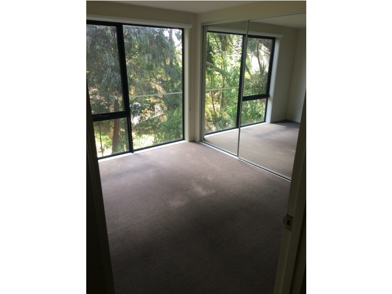 2/2-15 Hopetoun Terrace, Lorne VIC 3232