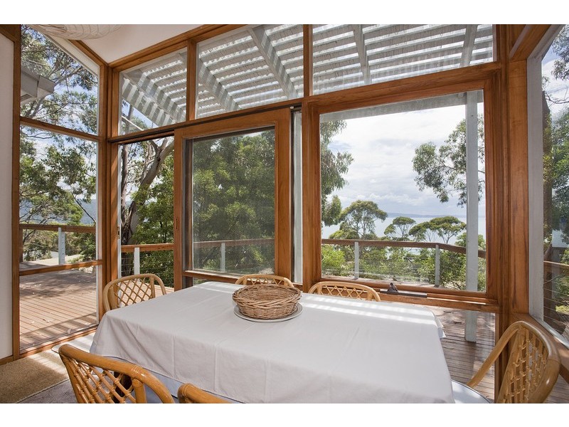 8 Wallace Street, Lorne VIC 3232