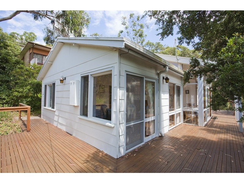 8 Wallace Street, Lorne VIC 3232