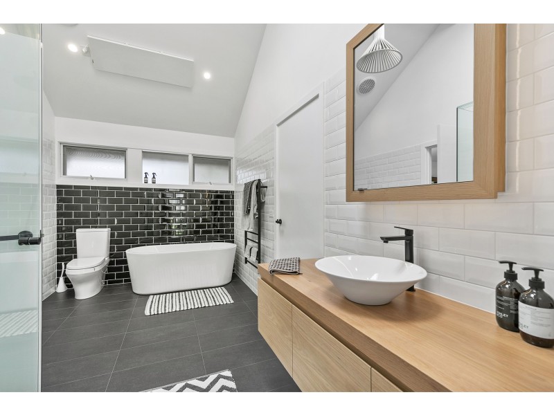 23 Toorak Terrace, Lorne VIC 3232